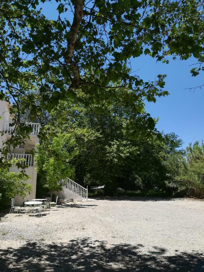 Au Pays Du Ventoux Bed & Breakfast Le Thor Luaran gambar